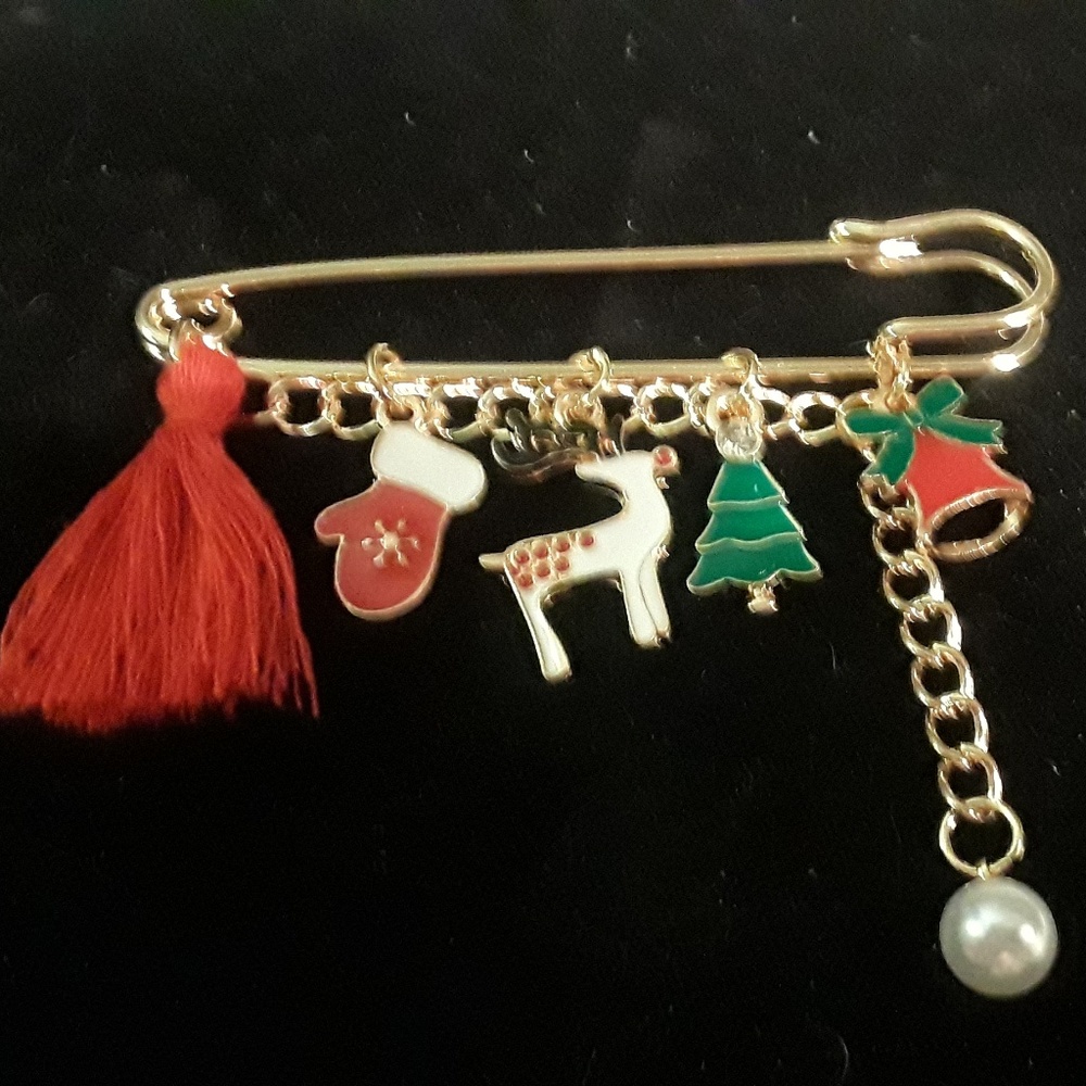 Christmas Pin,  Charms,  Safety Pin, Jewelry
